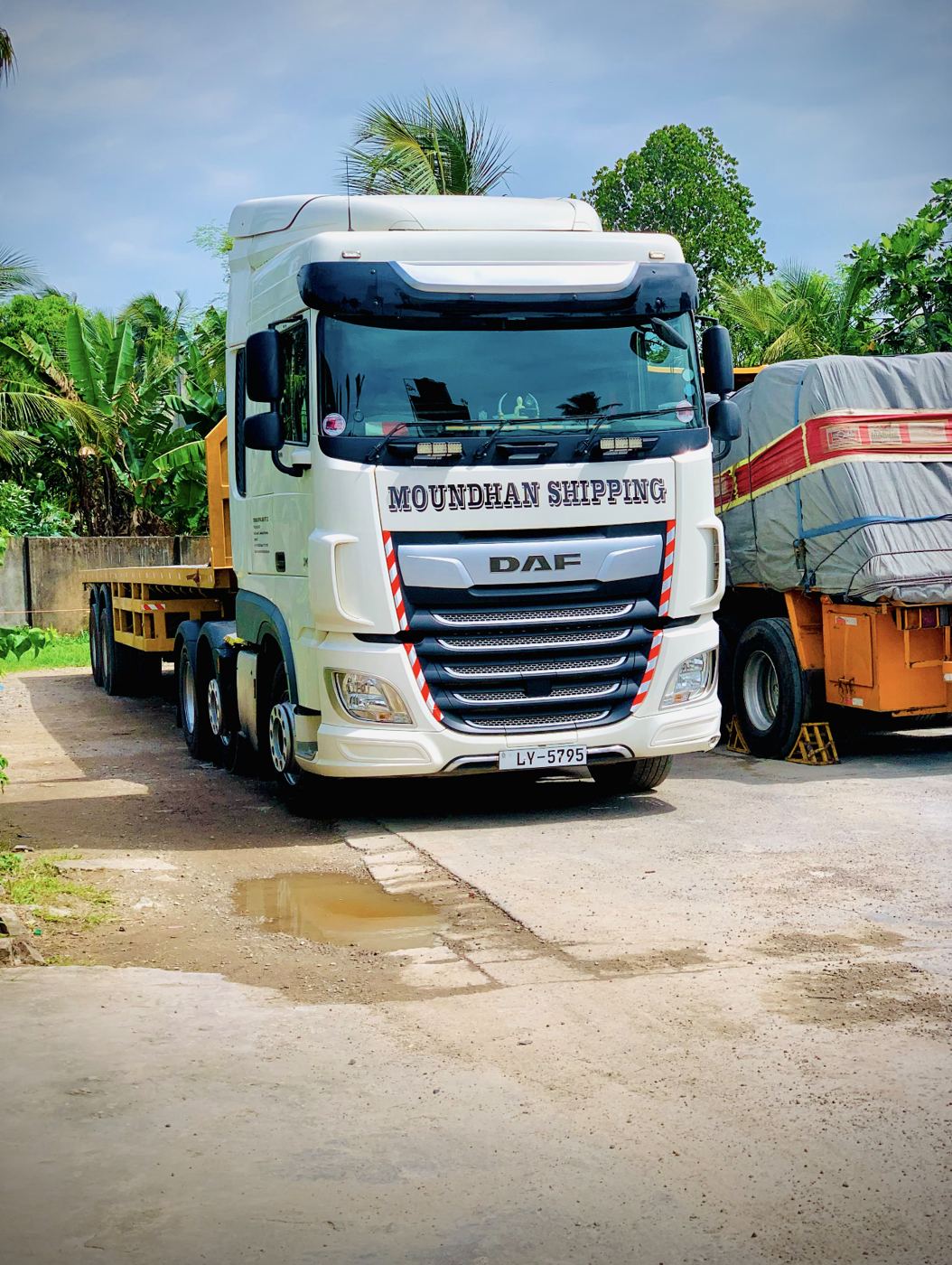 Moundhan Shipping DAF prime mover with a flatbed trailer for cement and construction material
